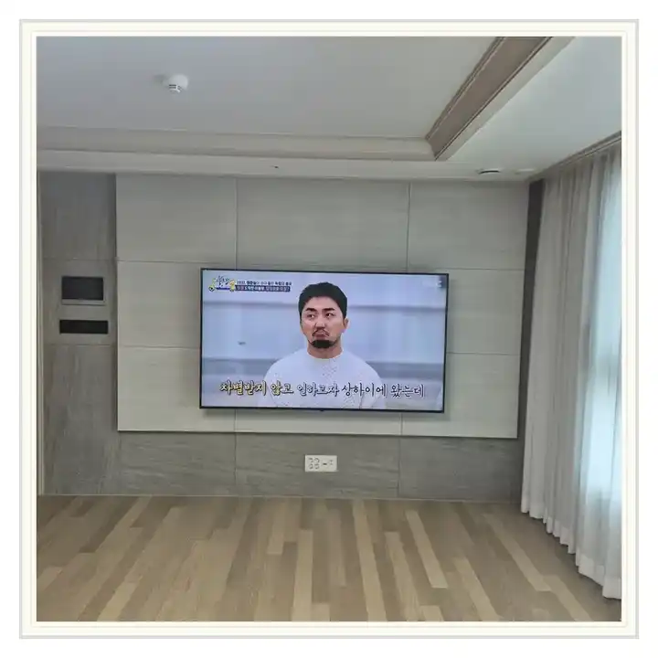 벽걸이TV 거치대 참고 사진 · DMC롯데캐슬더퍼스트 설치 조건