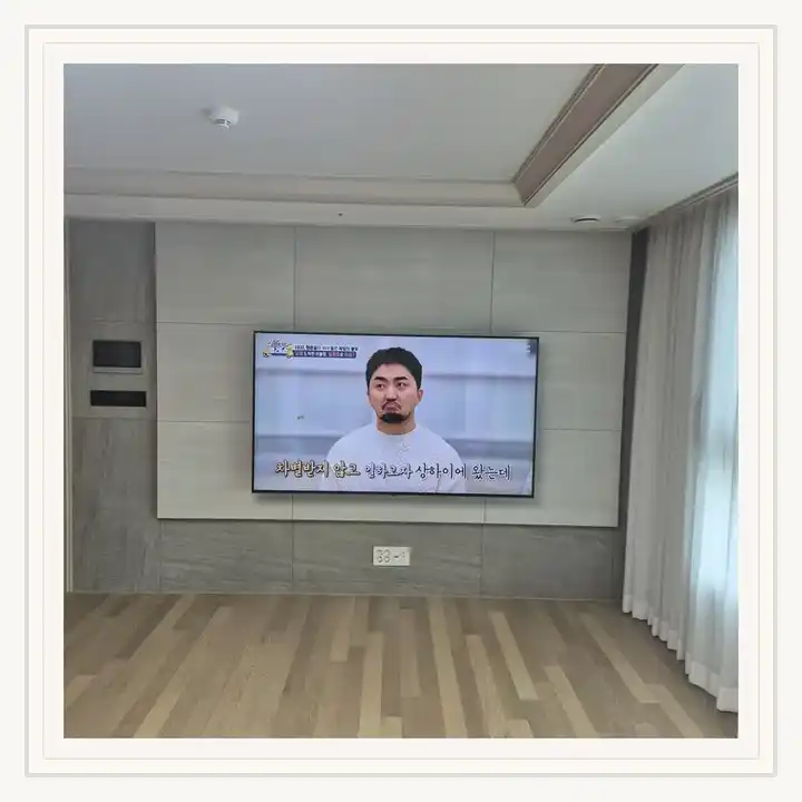 벽걸이TV 거치대 참고 사진 · 마포더클래시 설치 조건