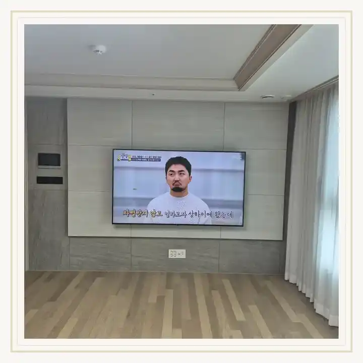 벽걸이TV 거치대 참고 사진 · 여의도더리브스타일 설치 조건